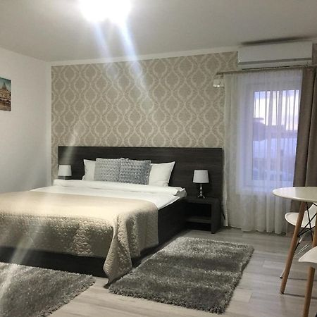 B House Rooms Iasi Bagian luar foto
