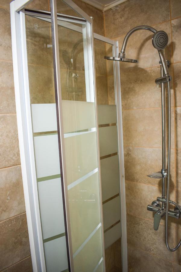 B House Rooms Iasi Bagian luar foto
