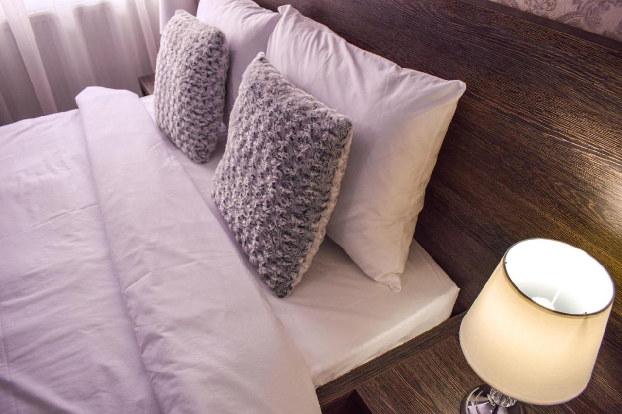 B House Rooms Iasi Bagian luar foto