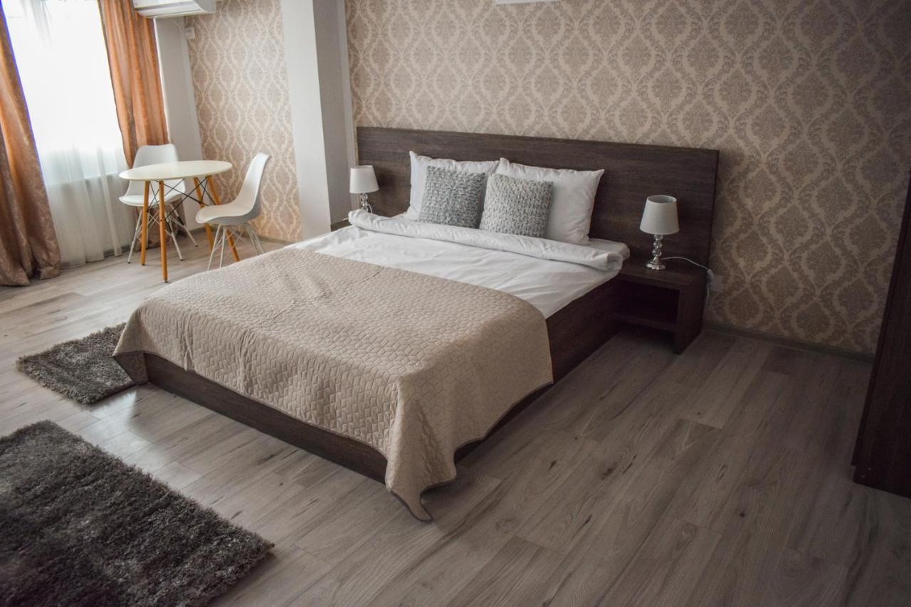B House Rooms Iasi Bagian luar foto