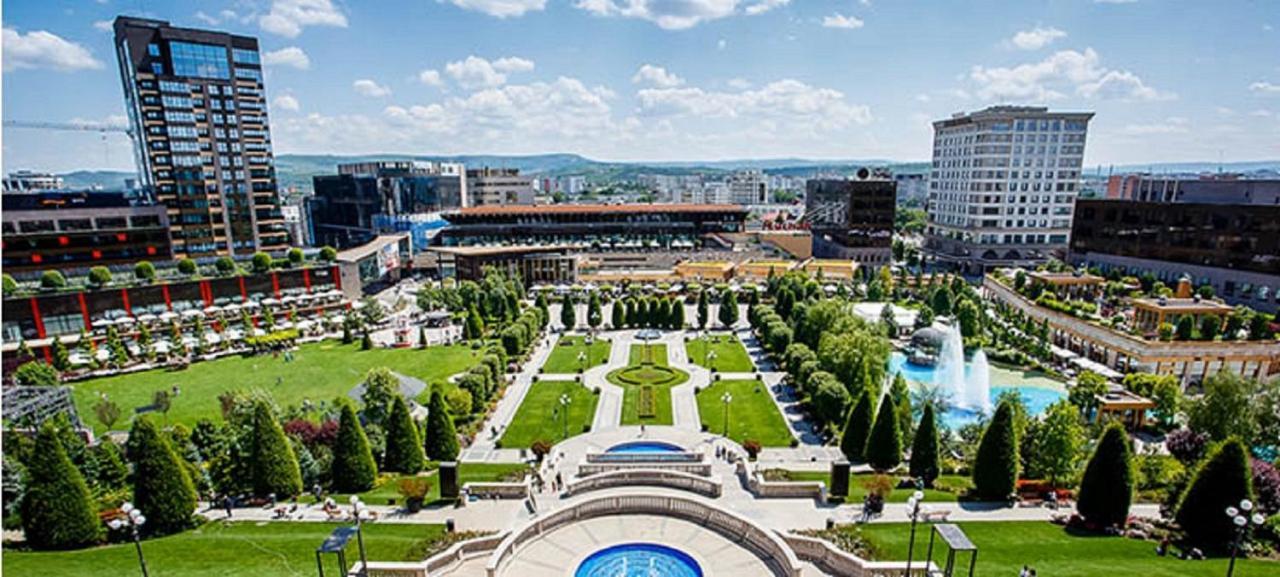B House Rooms Iasi Bagian luar foto