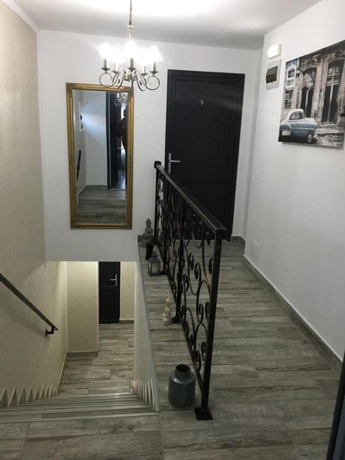 B House Rooms Iasi Bagian luar foto