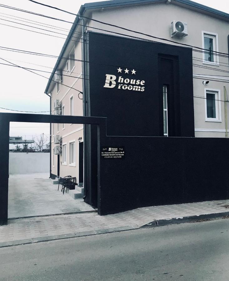 B House Rooms Iasi Bagian luar foto