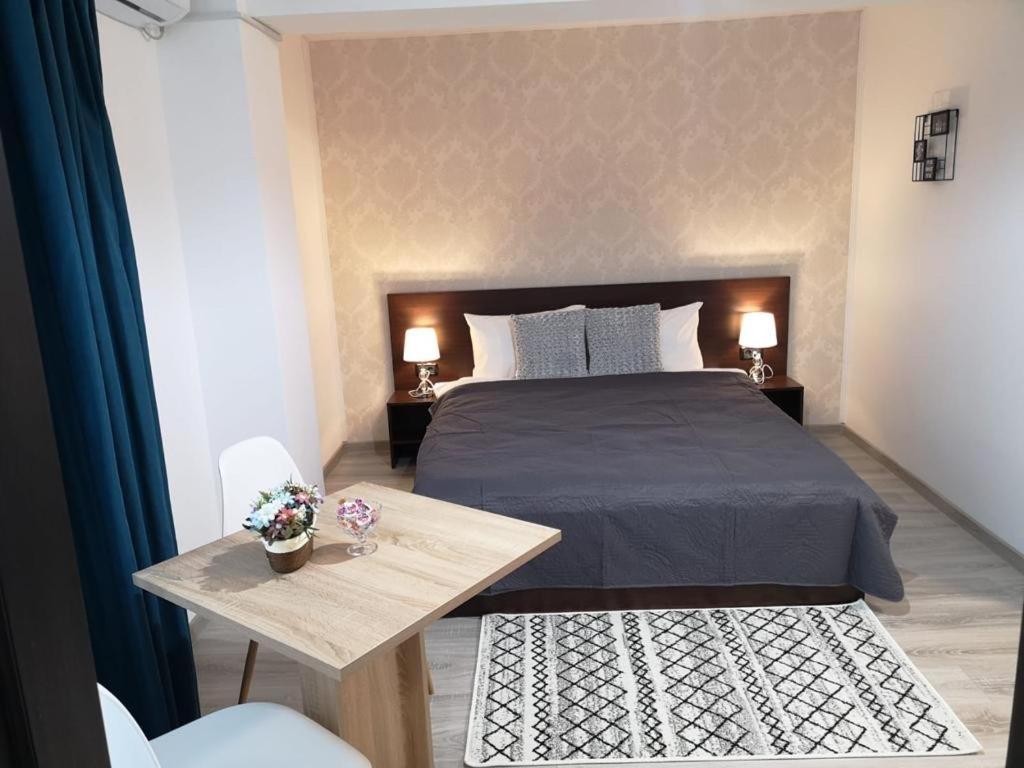 B House Rooms Iasi Bagian luar foto